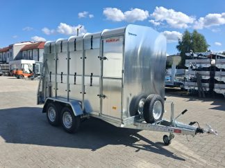 Przyczepa do przewozu bydła / owiec 2700kg VT2730HT