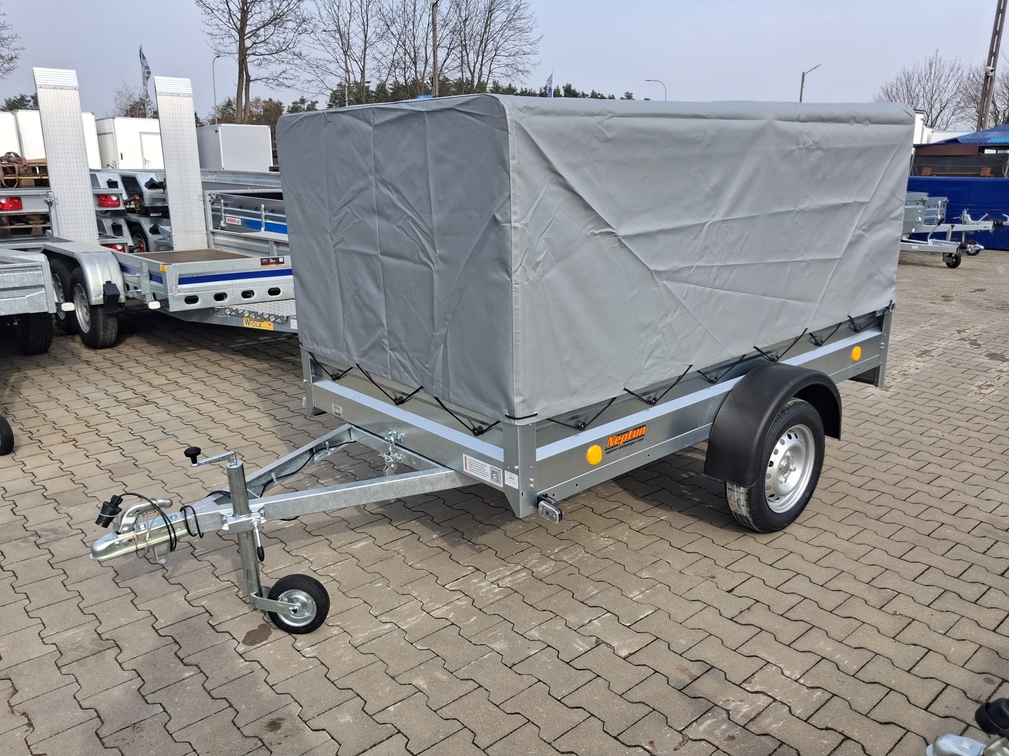 N7-236 ptw Neptun przyczepa jednoosiowa lekka ze stelażem i plandeką