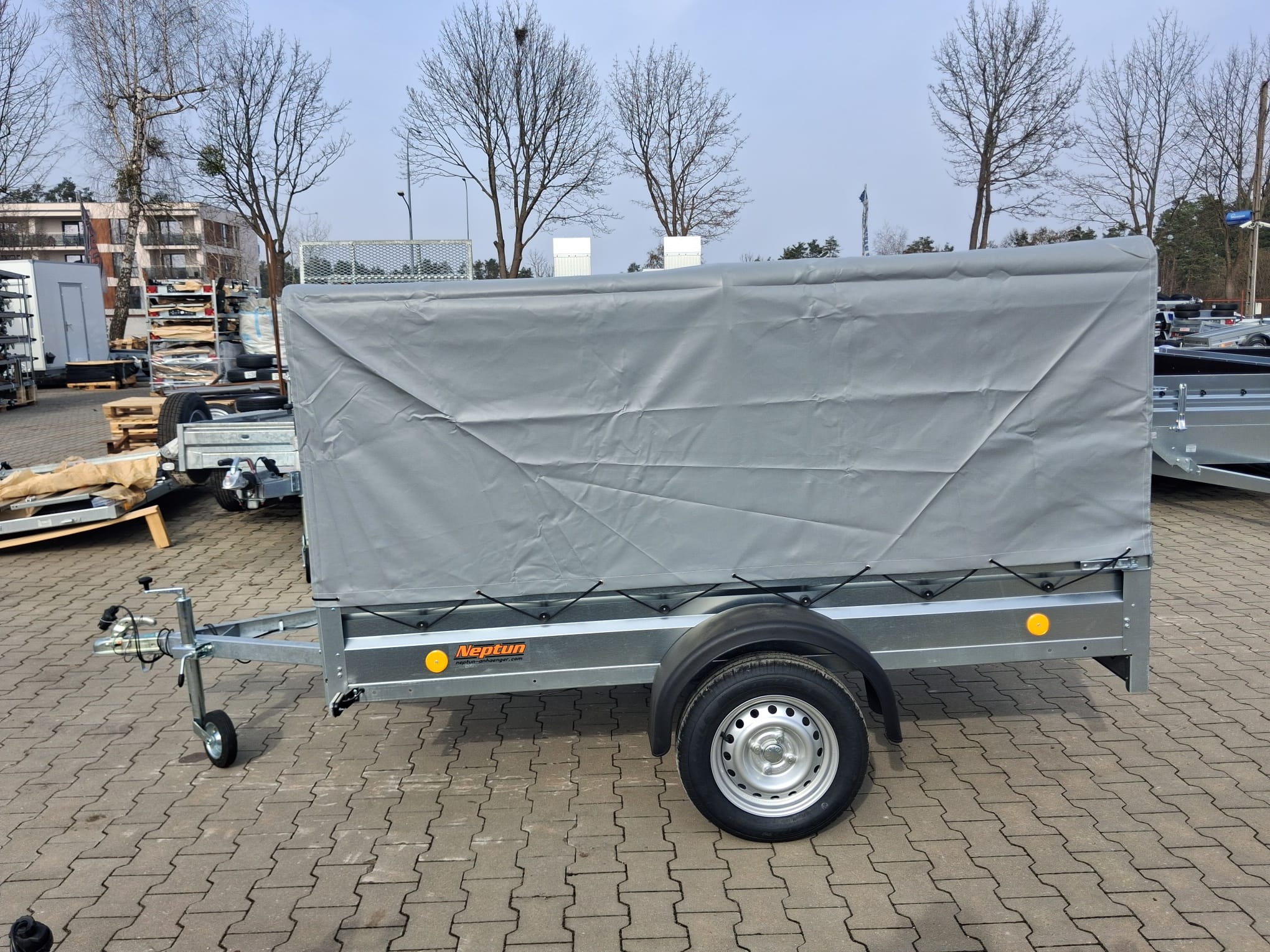 N7-236 ptw Neptun przyczepa jednoosiowa lekka ze stelażem i plandeką - obrazek 6