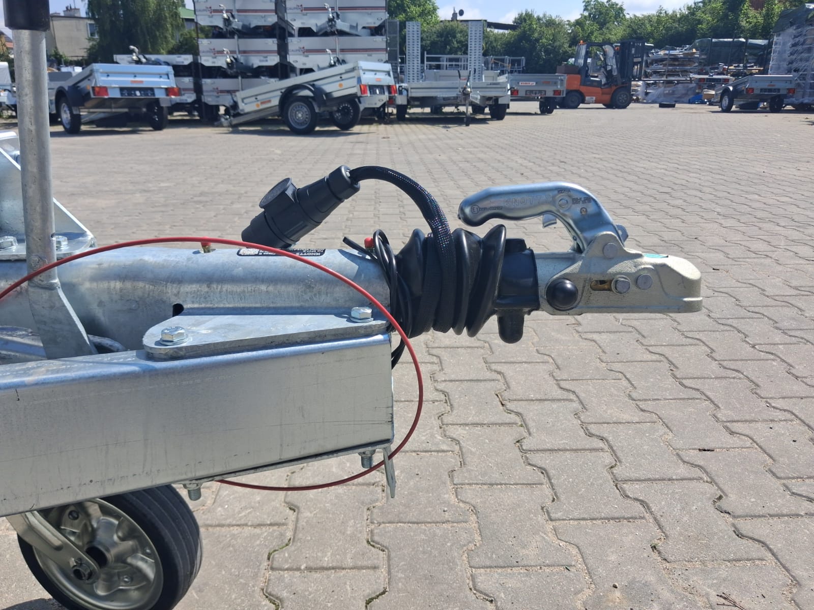 Przyczepa hamowana dwuosiowa Neptun GN259, N27-306 2 hl, DMC 2700kg, koła pod platformą - obrazek 18